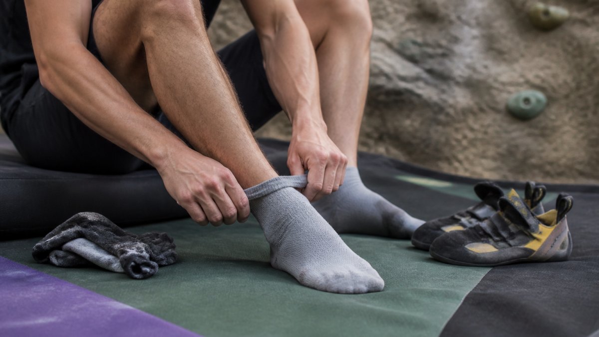 Thin Climbing Socks for Sensitivity: A How-To Guide